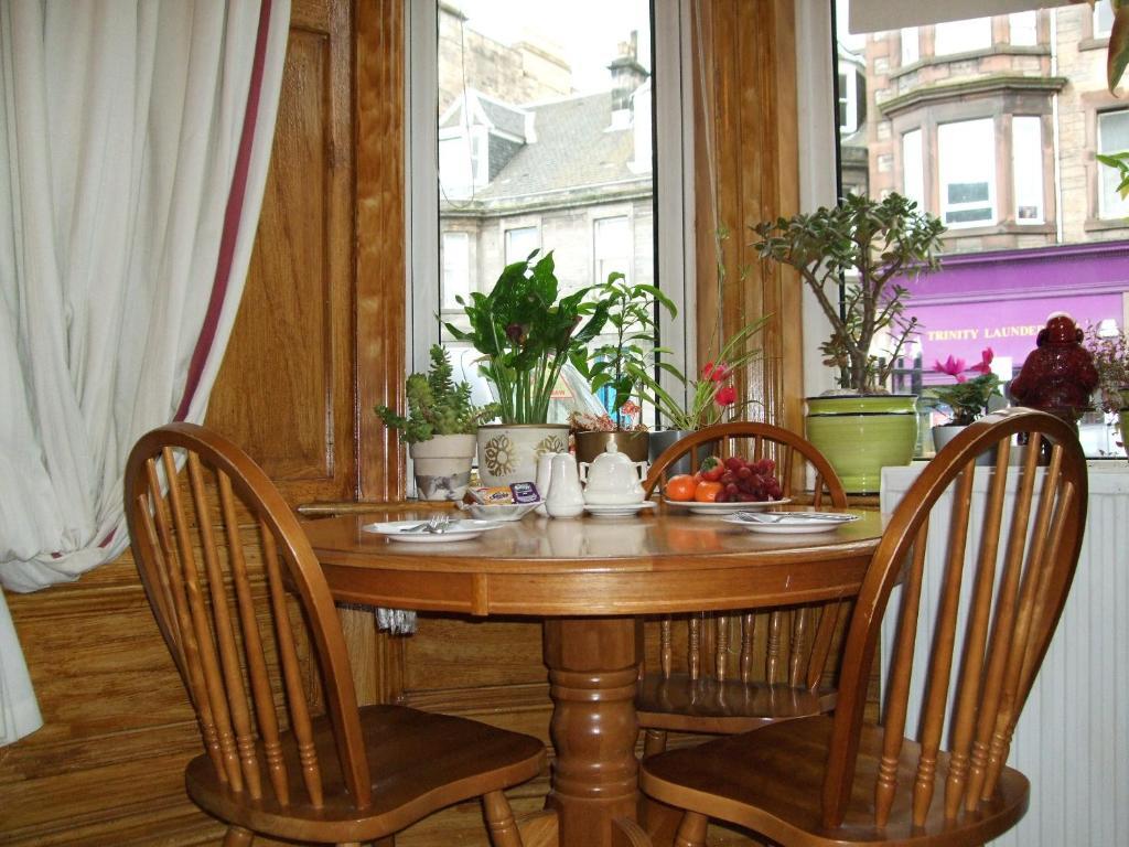 Swan Lake Guest House Эдинбург Экстерьер фото